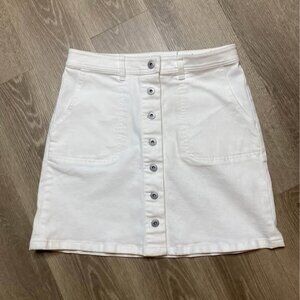 Vince Camuto White Mini Skirt Size 28/6 Button Front Classic Pockets Denim Style
